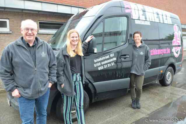 Taxi’s De Meyer houdt het al honderd jaar uit: “Gestart als een bezigheid en nu dertig chauffeurs in dienst, diversiteit is onze sterkte”