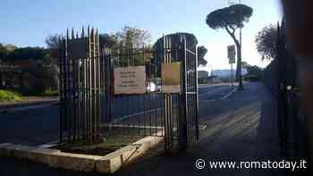 Quattordicenne rapinato delle scarpe, poco dopo le riconosce ai piedi di del ladro e lo fa arrestare