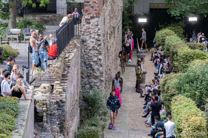 Forgotten Sections of Roman Wall That Once Surrounded London Found Near the Thames