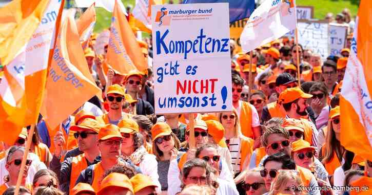 Tausende Ärzte demonstrieren bundesweit für mehr Geld