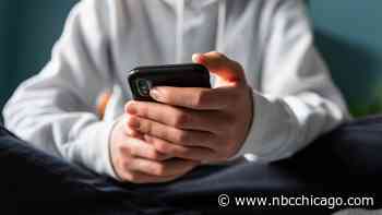 What Psychologists Recommend Parents Do Amid ‘Health Advisory' for Kids' Social Media Use