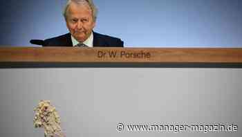 Volkswagen AG: Hauptversammlung in Berlin wird massiv durch Tortenwurf auf Wolfgang Porsche gestört