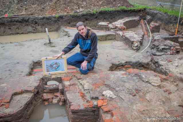 Eerstejaarsstudenten stoten op verrassingen tijdens opgravingen aan Arenbergkasteel: “Elke baksteen is al bestudeerd, wat eronder zit nog niet”