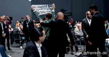 Tortenwurf und Nacktprotest auf Volkswagen-Hauptversammlung