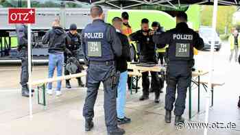 Großkontrolle am Hermsdorfer Kreuz: Auch Busreisende werden gefilzt