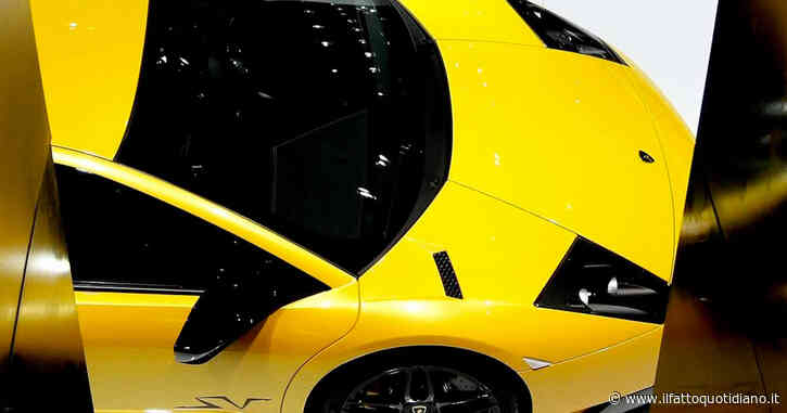 “Siete comunisti e invidiosi”: 58enne in Lamborghini offende i vigili che lo multano (e viene assolto al processo)