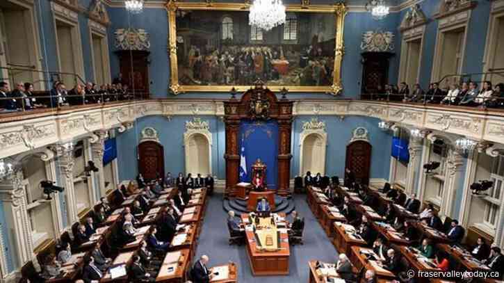 Quebec to table bill giving politicians base pay bump of $30,000