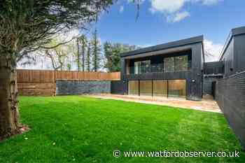 Eco Fairydell Farm homes in Rucklers Lane, Kings Langley