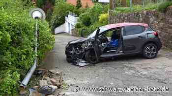 Unfall in Bad Wildbad: Frau nach Überschlag schwer verletzt