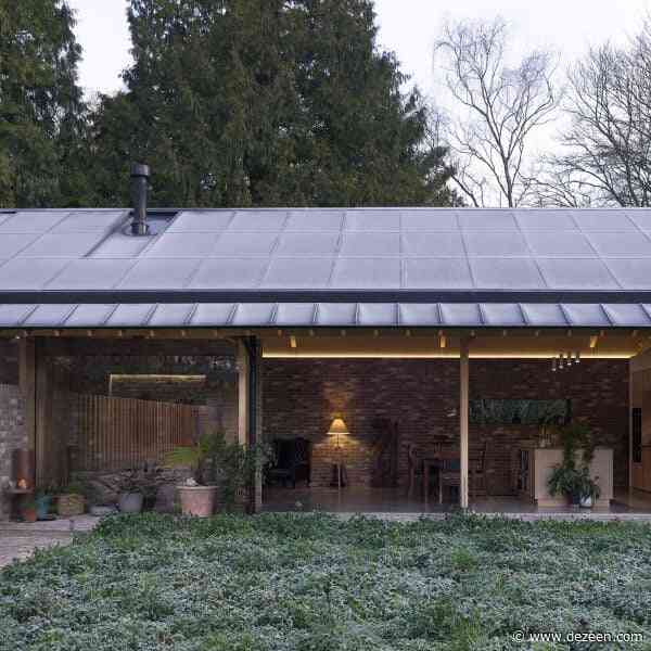 John Pardey Architects arranges home around New Forest wildflower garden