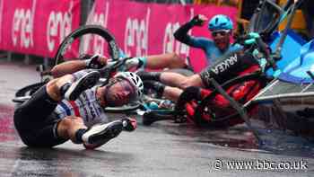 Groves wins as Cavendish crashes over line - after dog chaos