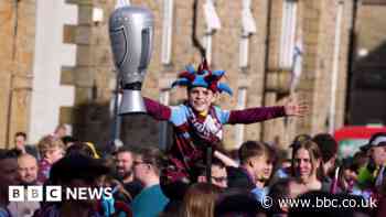 Tens of thousands celebrate Burnley's Championship title win