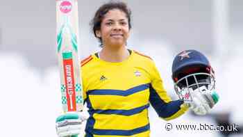 Rachael Heyhoe Flint Trophy: Diamonds beat Stars despite Sophia Dunkley century