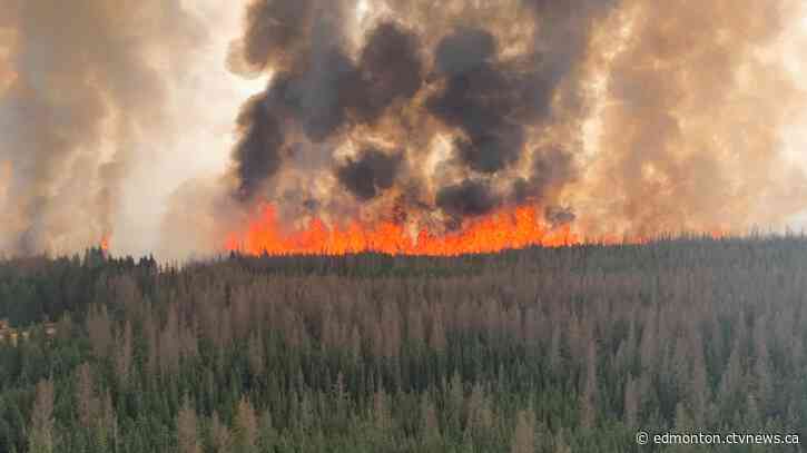 Canadian soldiers deploying across Alberta to help fight wildfires