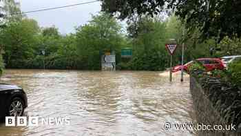 Flash flooding: Major incident declared after heavy rain in south