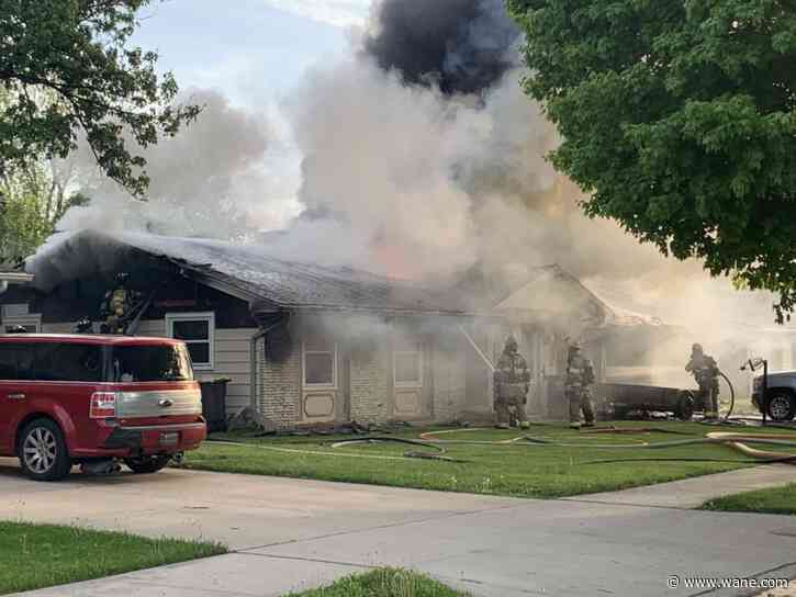 Crews respond to large fire at home in northeast Fort Wayne