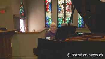 Orillia musician serenades Gordon Lightfoot while watching over his casket night before funeral