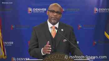 Aumento de migrantes está agotando los recursos de Denver, dice el alcalde