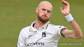 County Championship: Bears pacemen bowl out Essex cheaply at Edgbaston