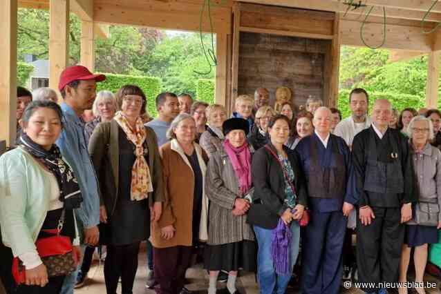 Tocht langs vier Halse gebedshuizen