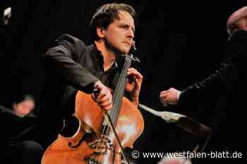 Cellist Norbert Anger im Espelkamper Theater