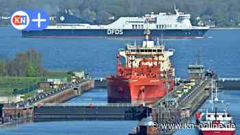 Schleusenkammer in Kiel nach Ölunfall mit Schiff gesperrt 