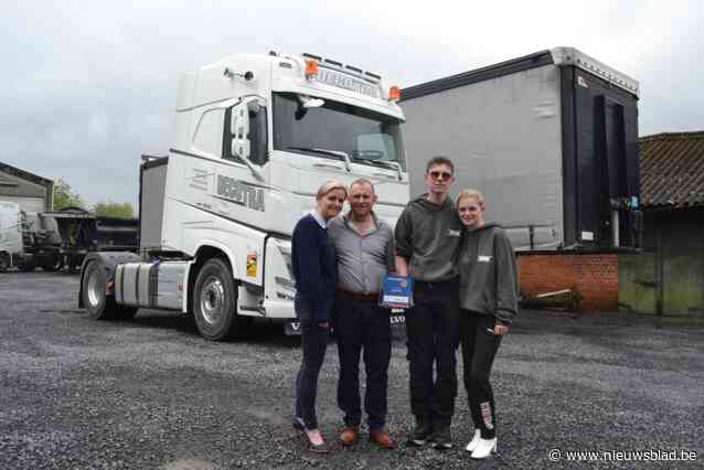 Danny (51) investeert met zijn transportfirma al jaren in veiligheid, nu wordt hij daarvoor beloond: “Deze award is hele eer voor familiebedrijf als het onze”