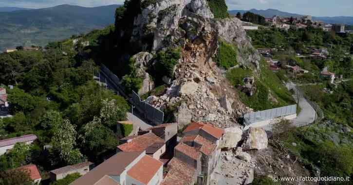 Paura a San Fratello, una frana sfiora le abitazioni: le immagini dal messinese