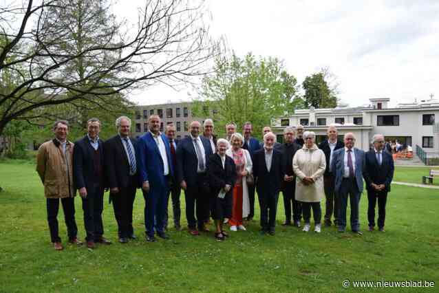 Zorg- en woonsite De Karmel geopend met vernieuwde klokkentoren en Lourdesgrot: “Bos sluit perfect aan op domein”