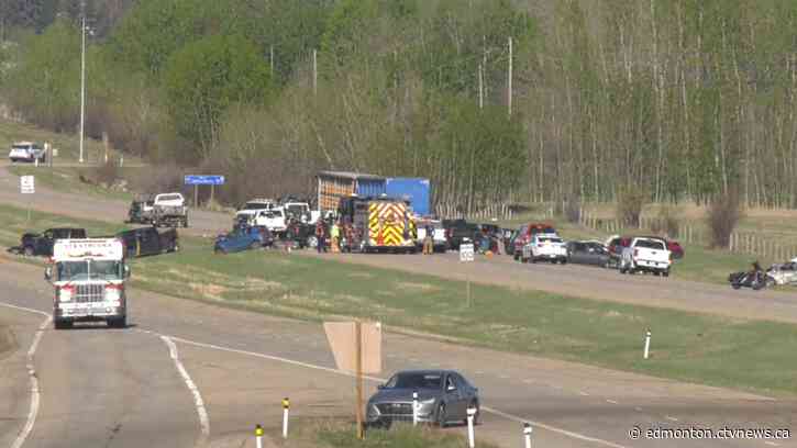 Poor visibility believed to be a factor in 2 multi-vehicle crashes east of Edmonton