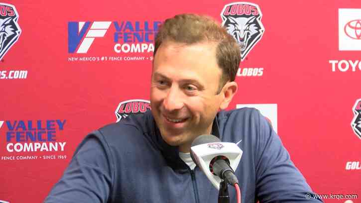 Men's basketball coach Richard Pitino signs contract extension with the Lobos