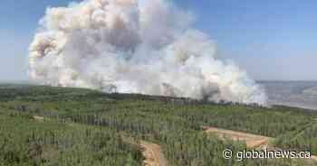Albertans prep to flee as hot weather risks wildfire flare-ups