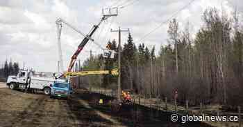 Alberta wildfires: Drayton Valley evacuees told re-entry not possible for at least another week