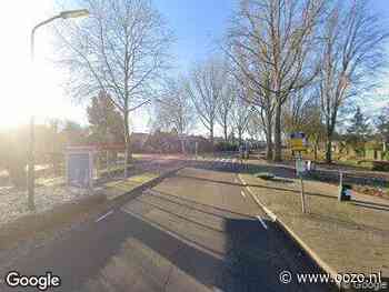 Politie naar de Burgemeester des Tombeweg in Abcoude vanwege aanrijding met letsel