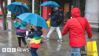 UK economy: Cost of living and strikes weigh on growth