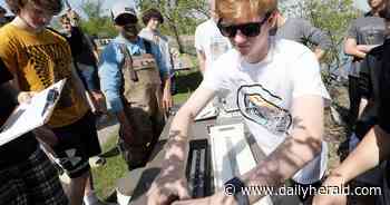 'Doing real science': Butler Lake becomes classroom for Libertyville High students