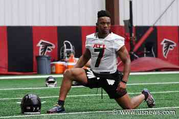 Falcons RB Bijan Robinson Signs Contract, Debuts No. 7 Jersey at Rookie Minicamp