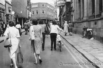 10 incredible photos of York city centre  in summer 1980
