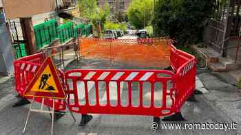 Strada chiusa davanti al nido: è a rischio voragine