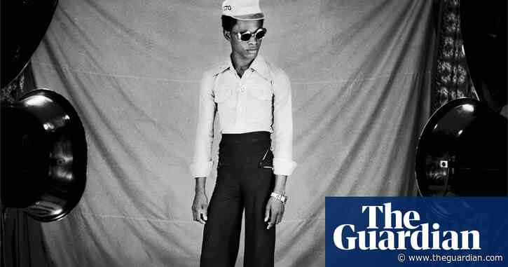 ‘Man of 1,000 faces’ wins Deutsche Börse photography prize