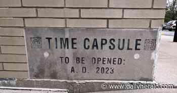 Schaumburg library to mark 25th year in current home by opening time capsule