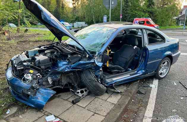 FW-EN: Schwerer Verkehrsunfall mit vier Verletzten und ausgelöster Rauchwarnmelder