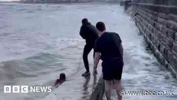 Passerby on moment Bridlington heroes rescued girl from sea