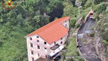 Tragischer Unfall in Italien: Reisebus verunglückt an Amalfiküste – und stürzt metertief in ein Haus