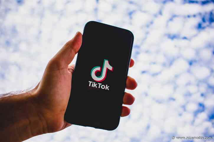 "TikTok arrive à vous cerner même si vous êtes passif": le cri d'alerte de cette journaliste qui a enquêté sur le réseau favori des ados