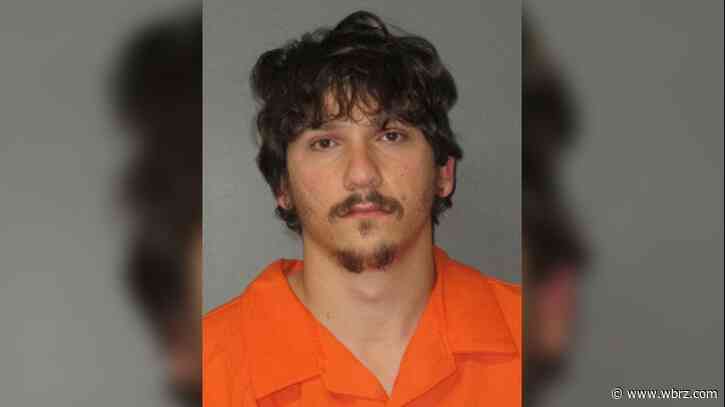 Man arrested for pushing woman at bar, later breaking her nose