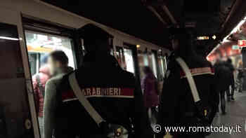 Turista borseggiata in metro reagisce e viene aggredita dalle ladre