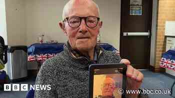 'I'm 100 years old and just took my first selfie'