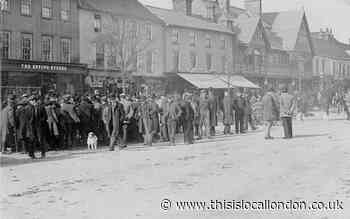 Compare pictures of market day in Epping separated by 120 years