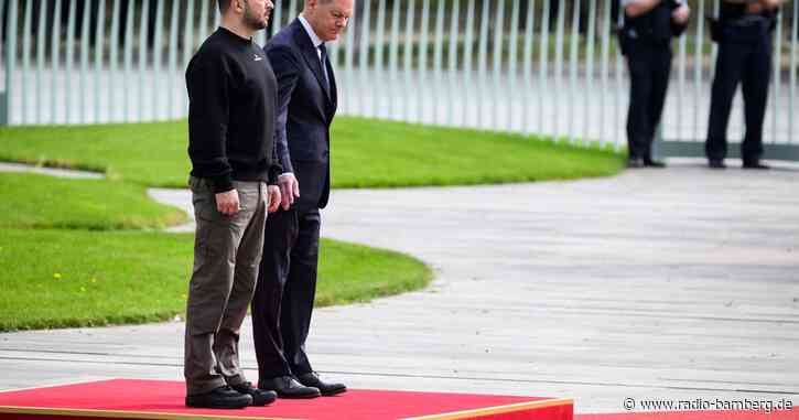 Selenskyj in Schwarz-Grün – und mit Spenden-Werbung